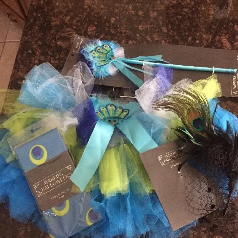 NWT Girl’s Peacock Halloween 4 Pc Set